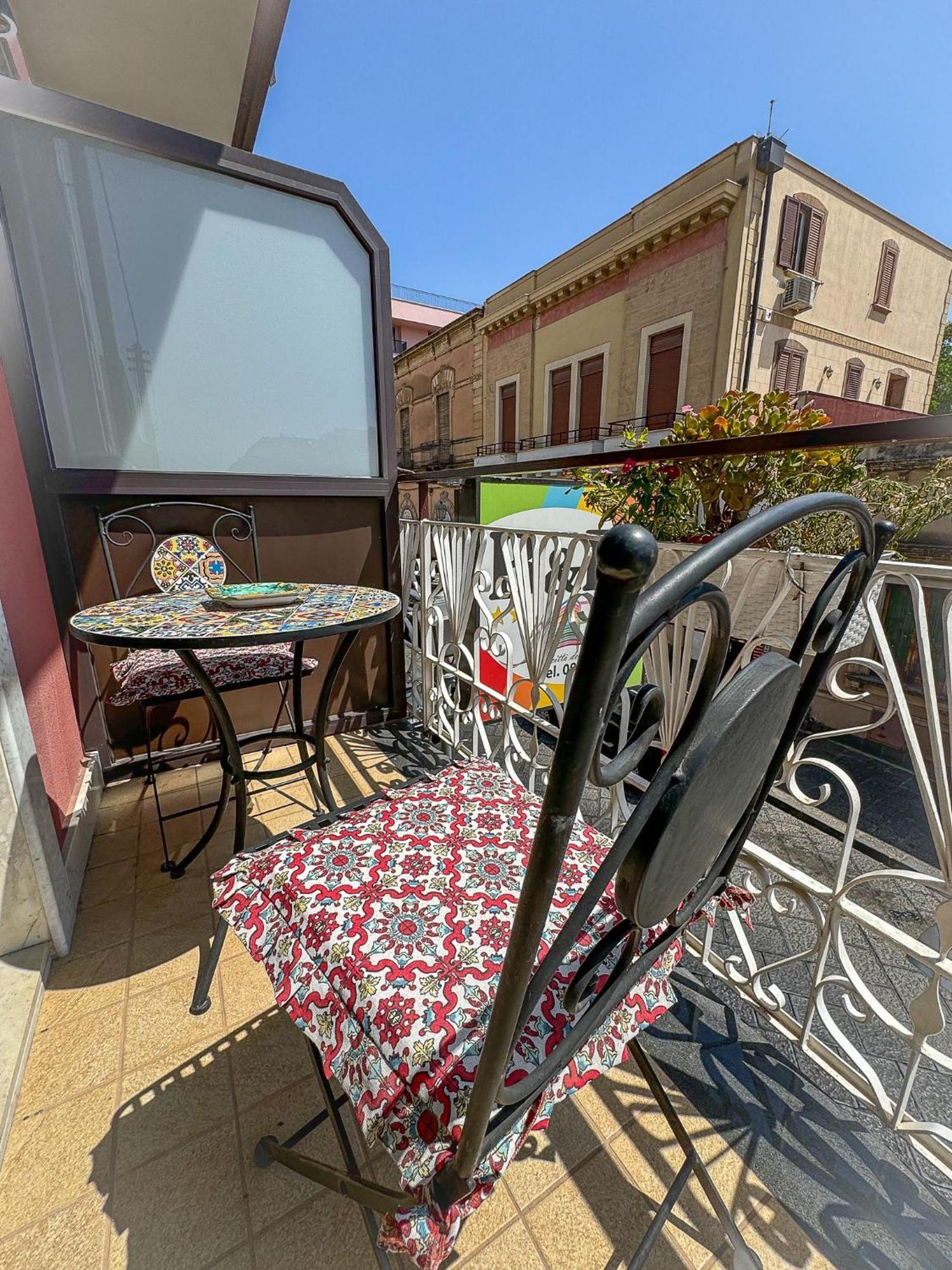 B&B Bcens "La Citta Delle 100 Sculture" - Belpasso - Etna - Con Parcheggio Privato Exterior photo